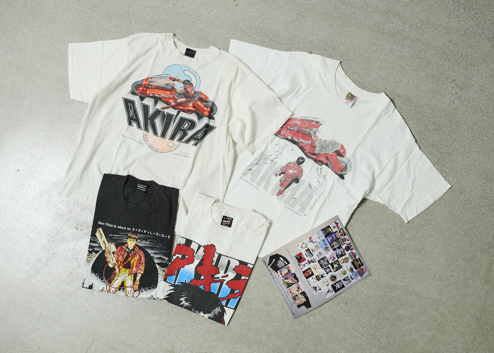 8月末迄値下中‼️激レア‼︎ 【美品】AKIRA Tシャツ AKIRA Tシャツ】の界隈（後編） プレ値・転売・フェイク……服が人と人を
